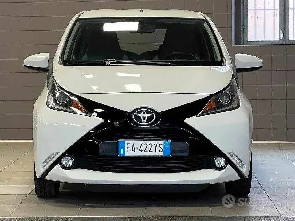 Brugt Toyota Aygo 69 HK (50 kW) 2015 Hvid Hatchback