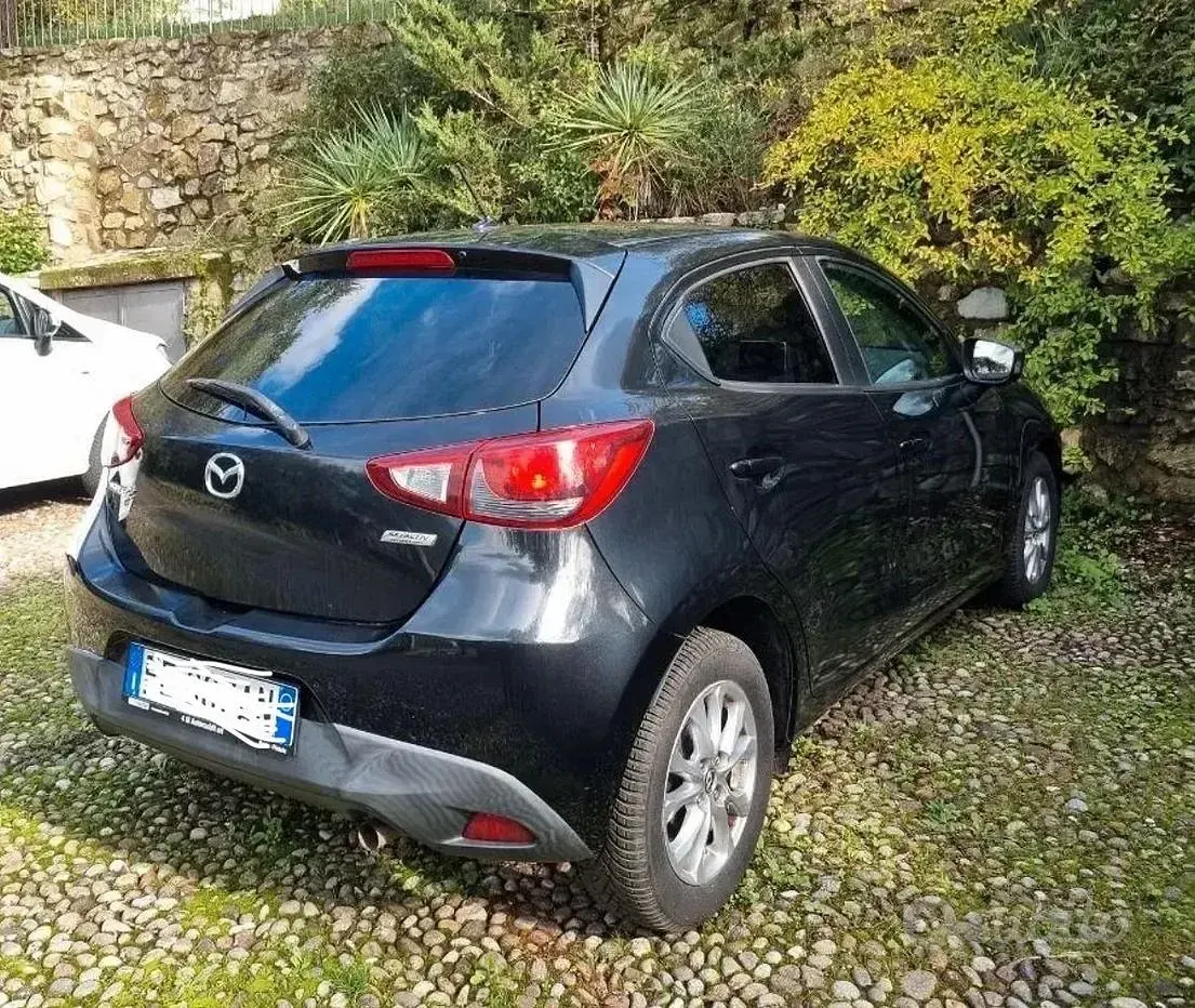 Usata Mazda 2 75 CV (55 kW) 2016 Nero Berlina