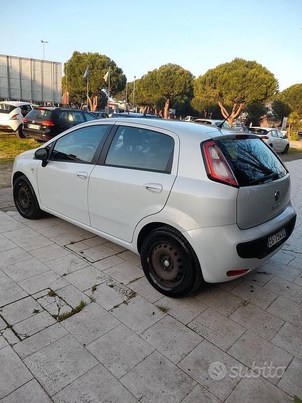 Usata Fiat Grande Punto 77 CV (56 kW) 2011 Bianco Utilitaria
