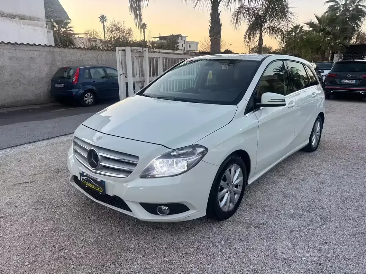 Usata Mercedes B180 Premium 109 CV (80 kW) 2014 Bianco Monovolume
