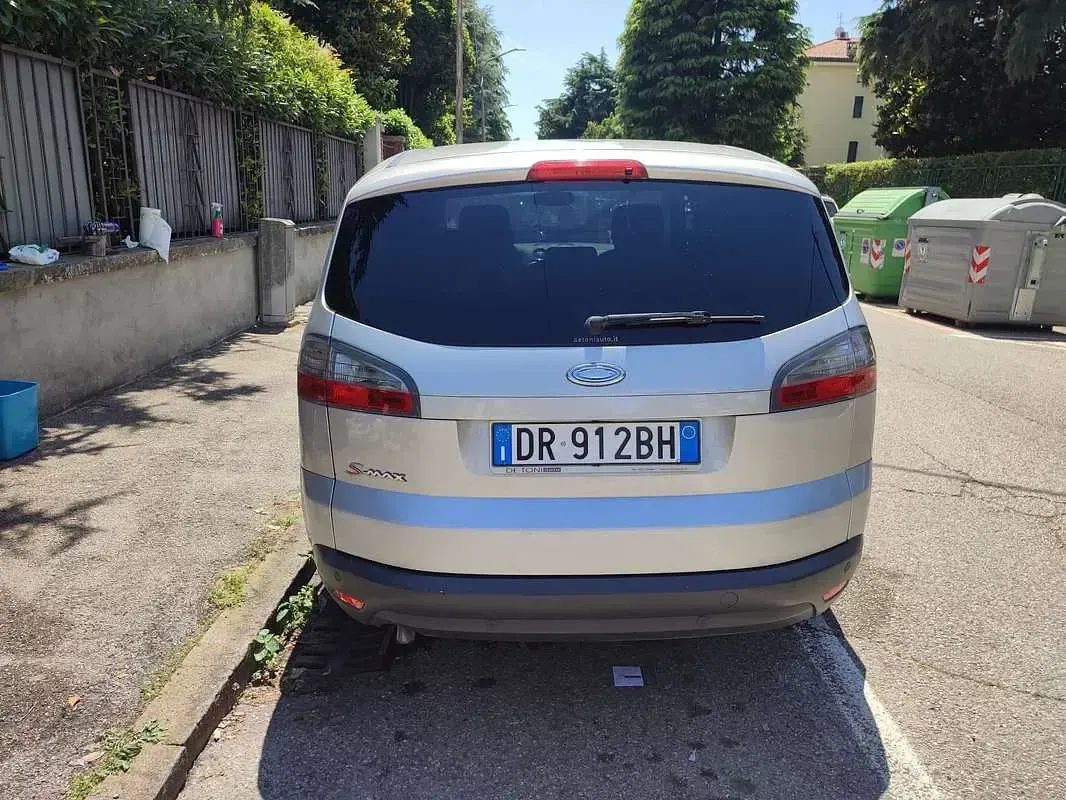 Usata Ford S-MAX Titanium 145 CV (106 kW) 2008 Argento Monovolume