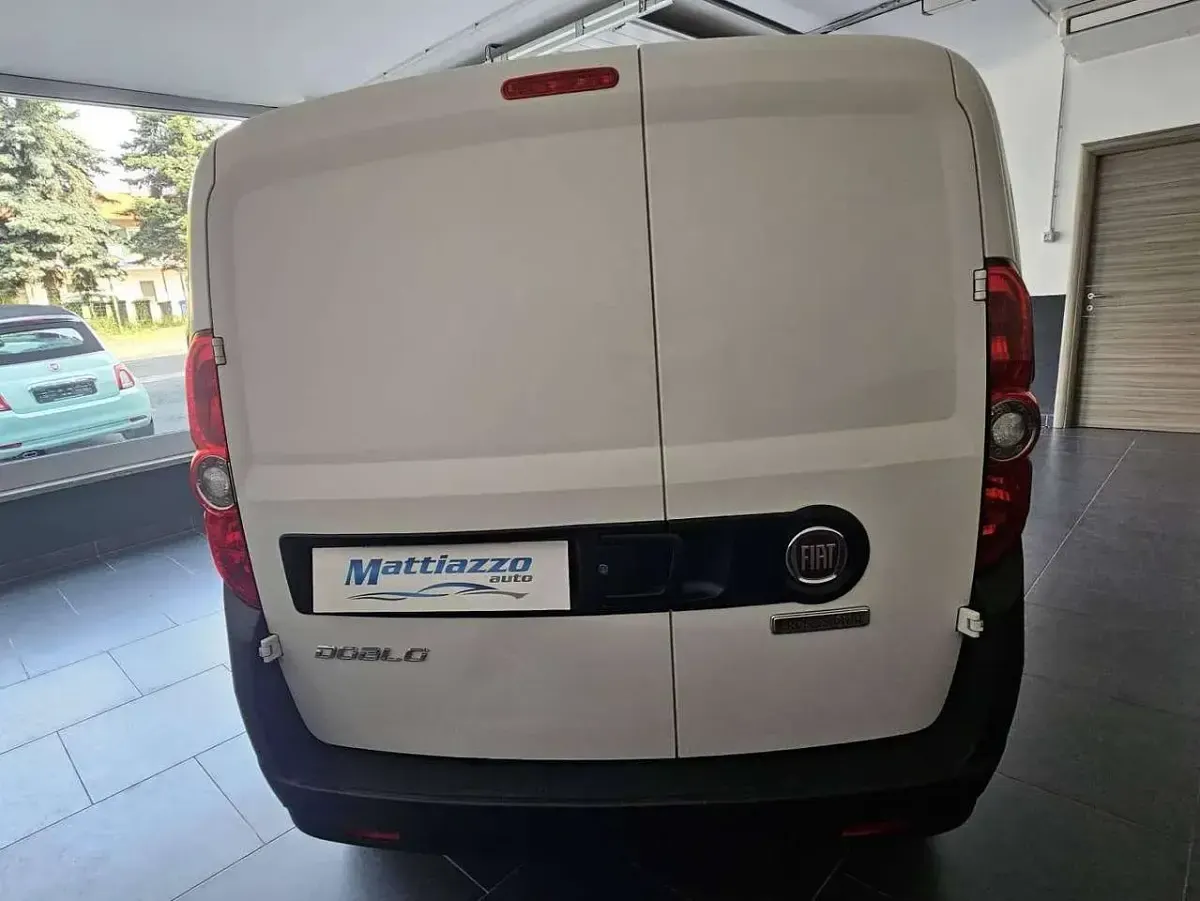 Usata Fiat Doblò 84 CV (61 kW) 2022 Bianco Monovolume