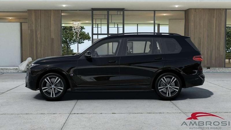 Nuova BMW X7 M Sport 530 CV (389 kW) 2025 Nero SUV