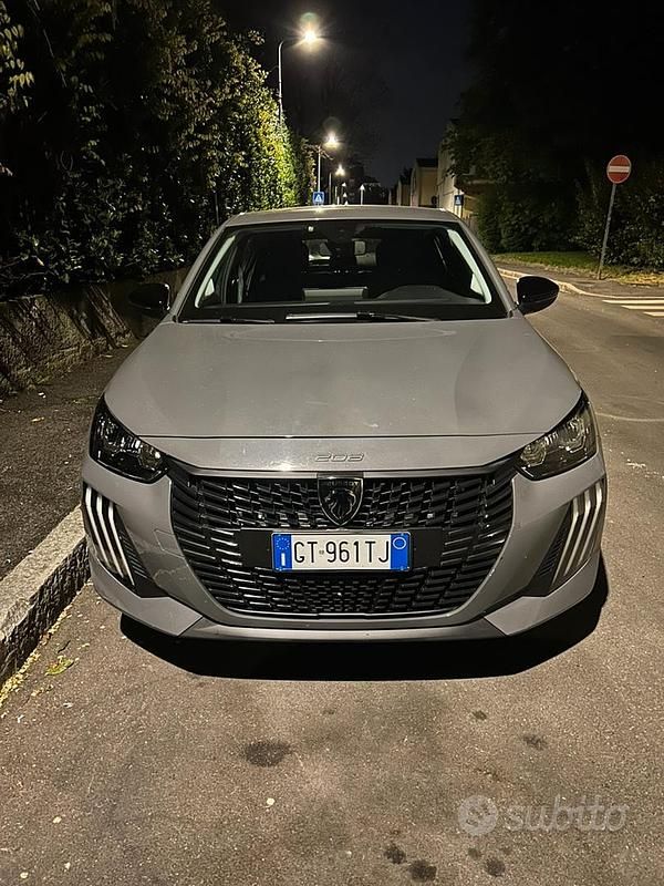 Usata Peugeot 2008 100 CV (73 kW) 2024 Grigio SUV