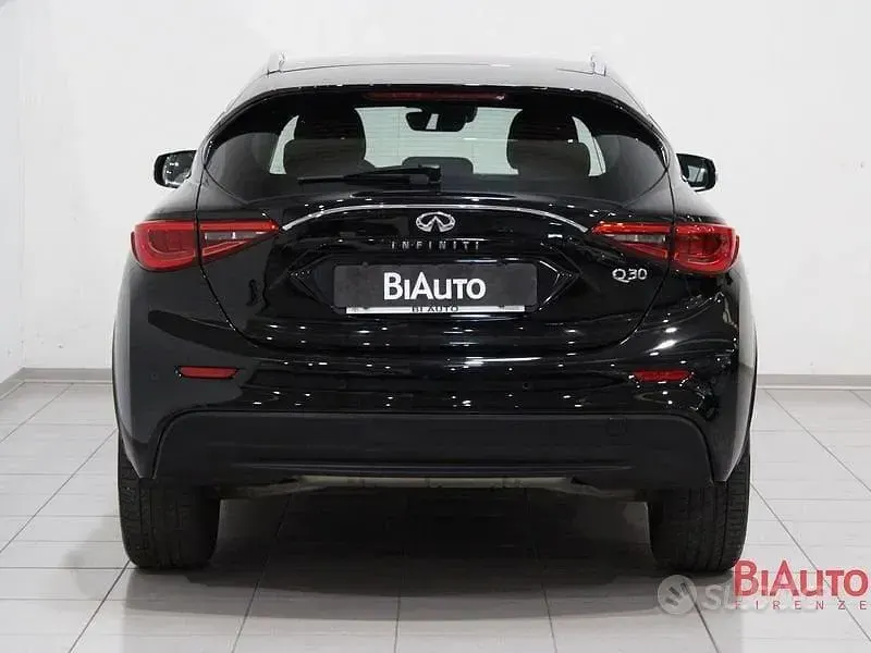 Usata Infiniti Q30 Premium 109 CV (80 kW) 2018 Nero Berlina
