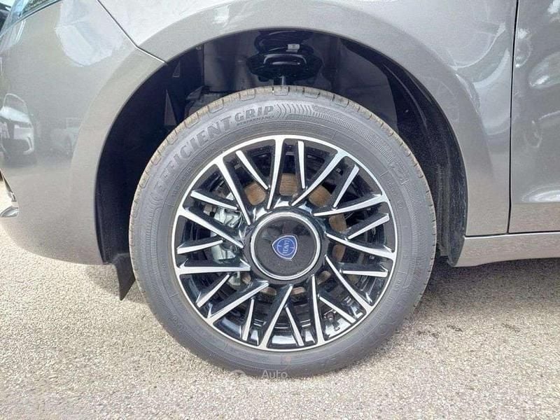 Usata Lancia Ypsilon Gold 69 CV (50 kW) 2024 Grigio scuro Utilitaria