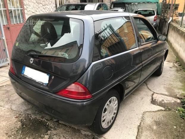 Lancia ypsilon 2002
