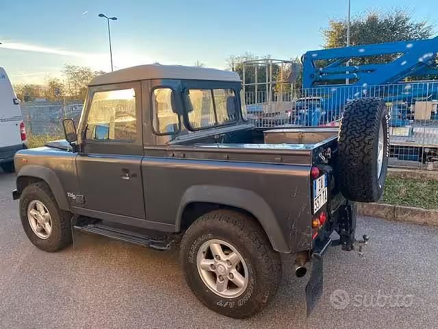 Gebraucht Land Rover Defender 122 PS (89 kW) 2005 Grau SUV