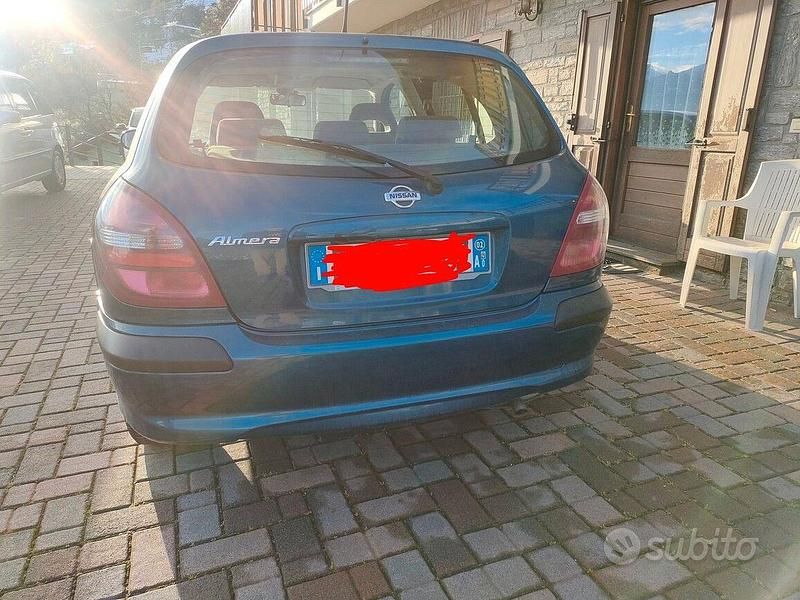 Usata Nissan Almera 90 CV (66 kW) 2002 Blu Berlina