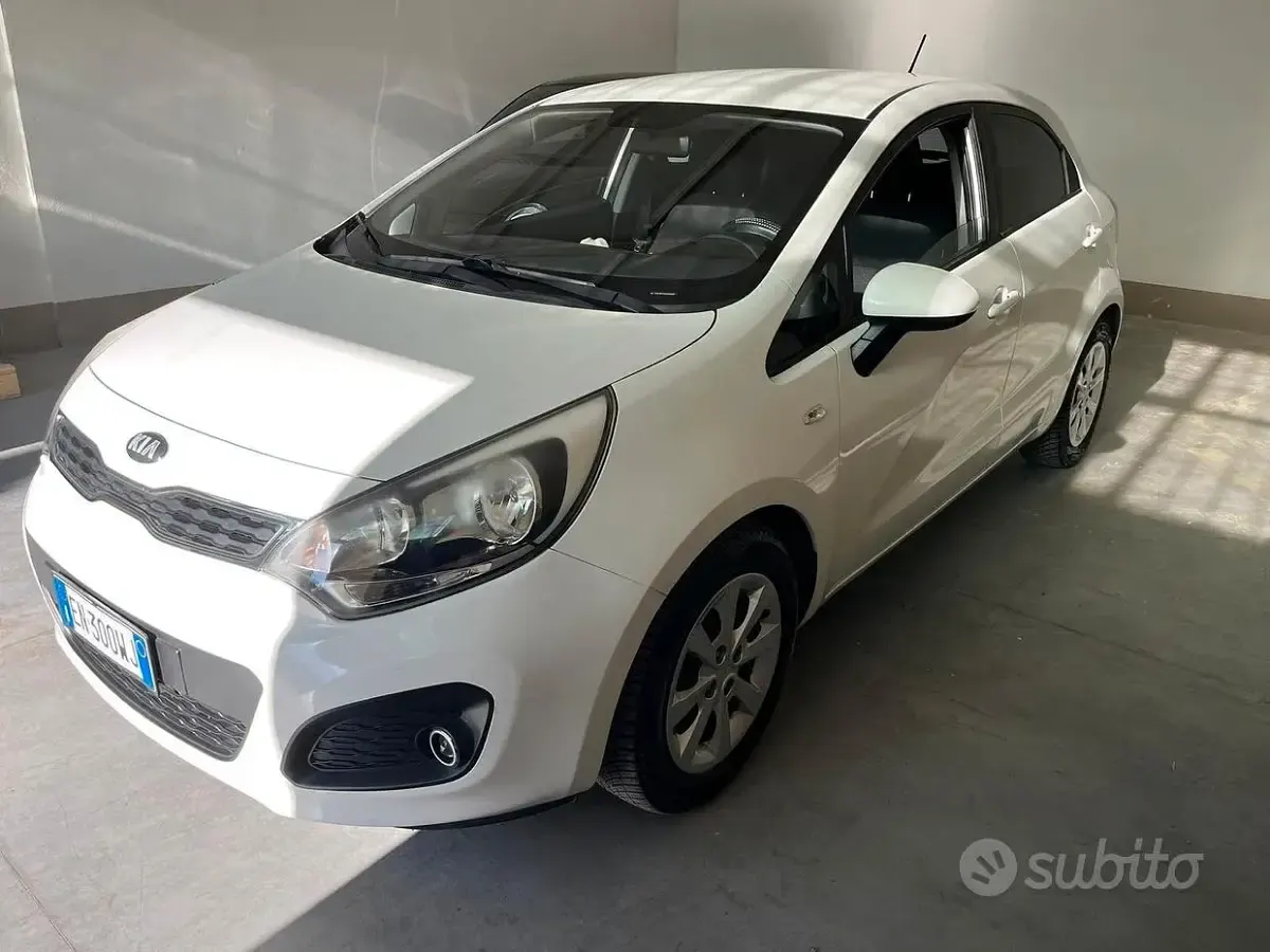 Usata Kia Rio EX 85 CV (62 kW) 2012 Bianco Berlina
