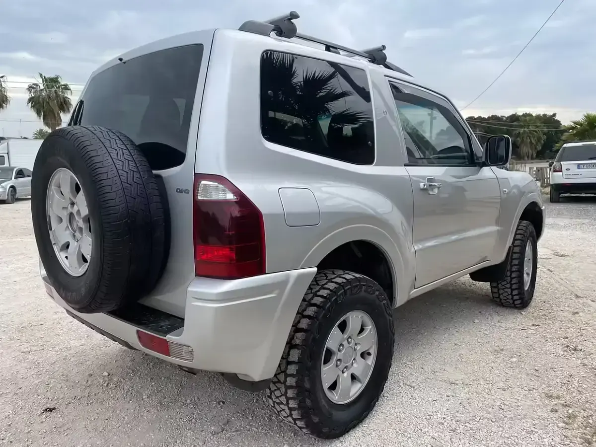 Usata Mitsubishi Pajero 160 CV (117 kW) 2003 Argento SUV