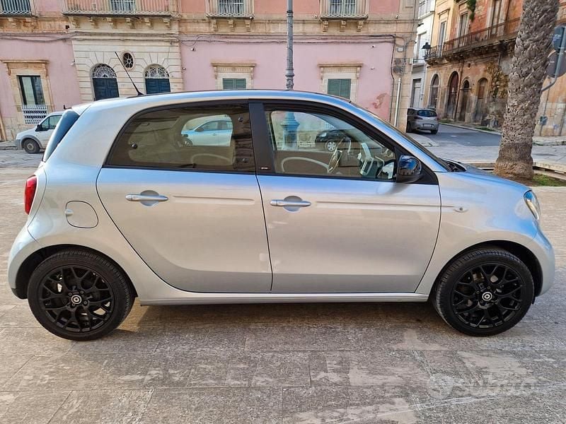 Usata Smart ForFour Prime 70 CV (51 kW) 2015 Grigio Utilitaria