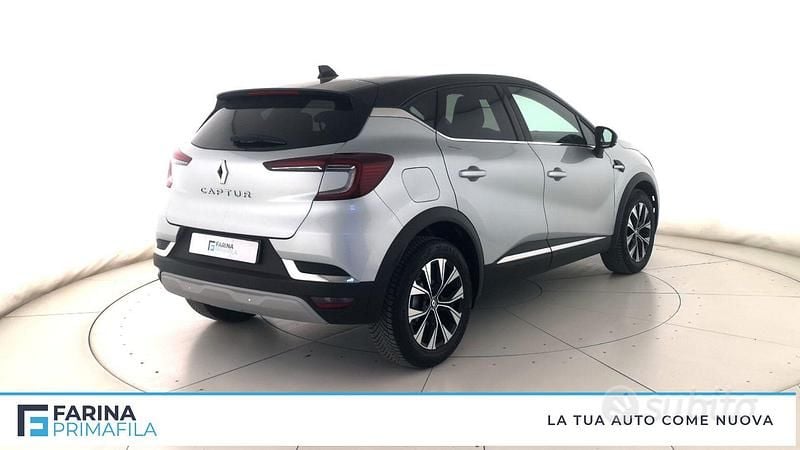 Usata Renault Captur Techno 91 CV (66 kW) 2024 Grigio SUV