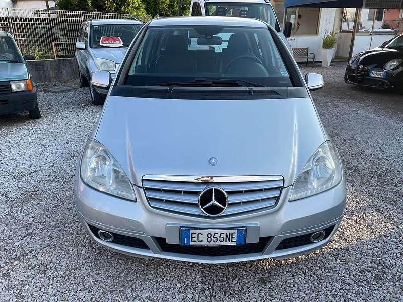 Usata Mercedes A180 Avantgarde 109 CV (80 kW) 2009 Grigio Berlina