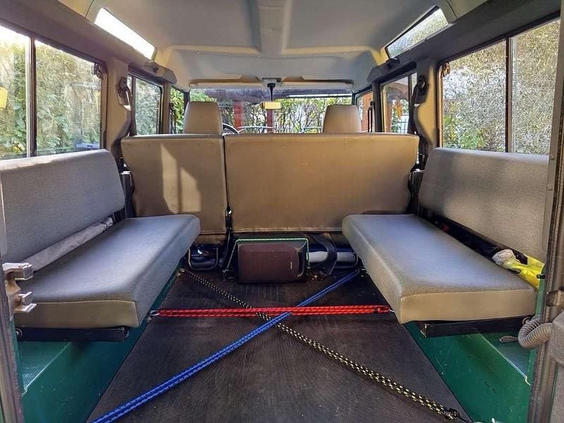 Usata Land Rover Defender SE 122 CV (89 kW) 2005 Verde Station wagon