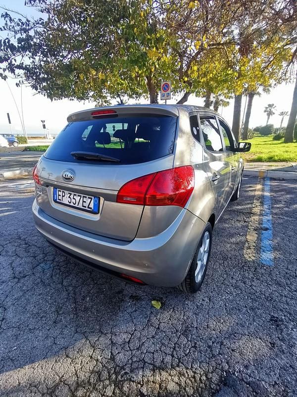 Usata Kia Venga 90 CV (66 kW) 2012 Marrone Utilitaria