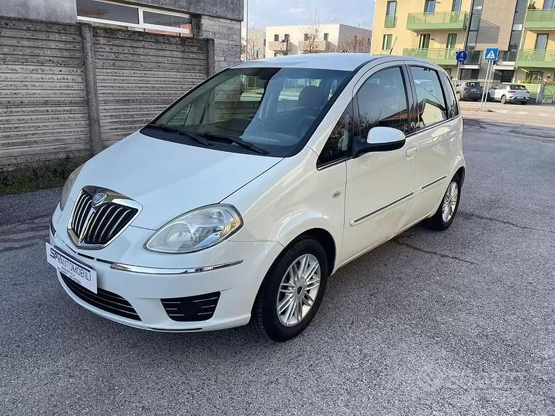 Usata Lancia Musa 77 CV (56 kW) 2009 Bianco Monovolume