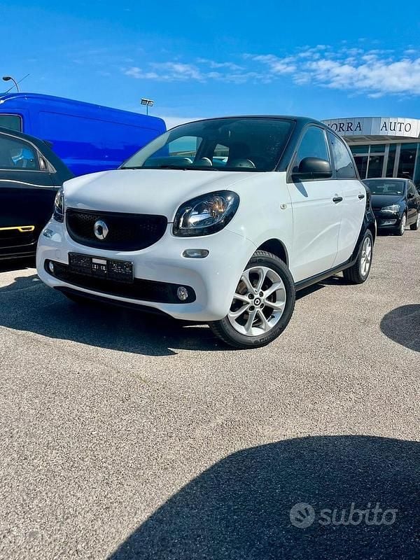 Begagnad Smart ForFour 71 HK (52 kW) 2018 Vit Halvkombi