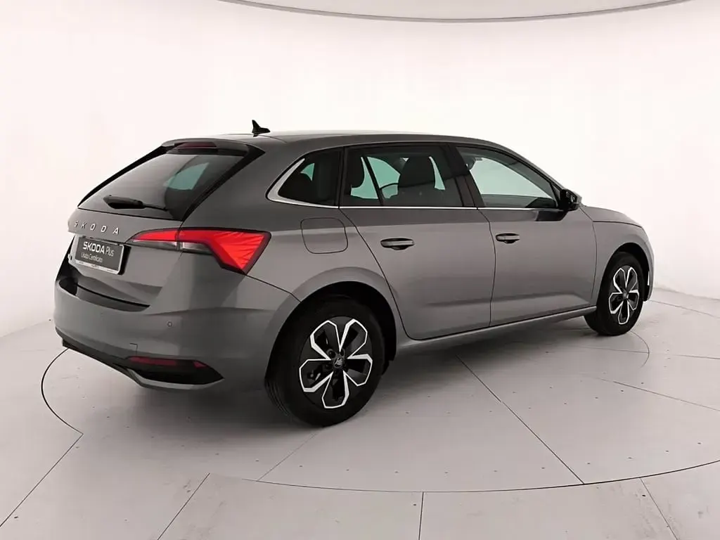 Nuova Skoda Scala Selection 95 CV (69 kW) 2025 Grigio graphite metallizzato Utilitaria