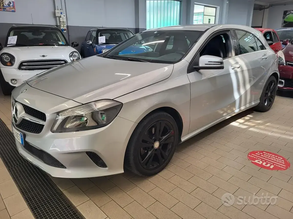 Usata Mercedes A180 Premium 122 CV (89 kW) 2016 Grigio Berlina