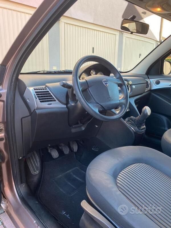 Usata Lancia Ypsilon 75 CV (55 kW) 2011 Utilitaria