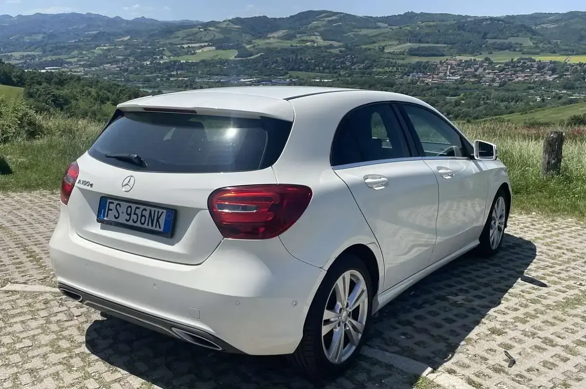 Usata Mercedes A180 109 CV (80 kW) 2016 Bianco Berlina
