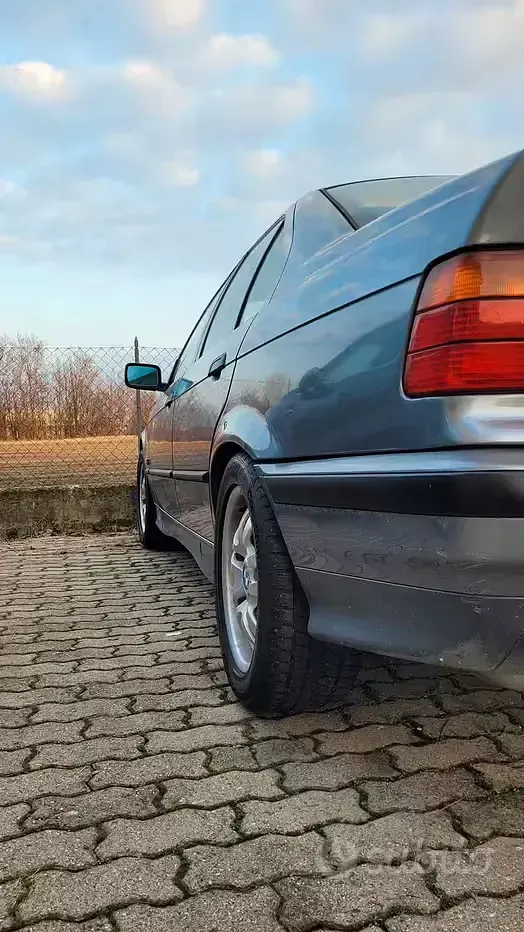 Usata BMW 318 115 CV (84 kW) 1995 Grigio Berlina