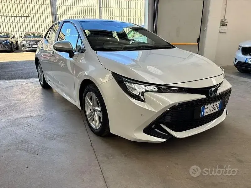 Usata Toyota Corolla Active 140 CV (102 kW) 2022 Bianco Berlina