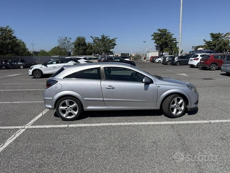 Usata Opel Astra GTC 2008 Grigio Berlina