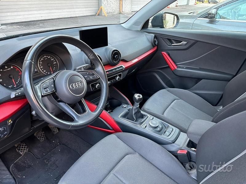 Usado Audi Q2 Sport 116 CV (85 kW) 2018 Gris SUV