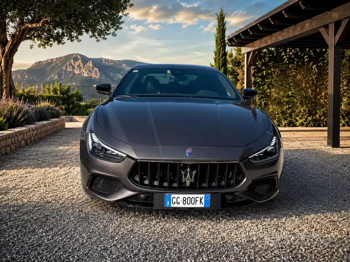 Usata Maserati Ghibli 275 CV (202 kW) 2021 Grigio Berlina
