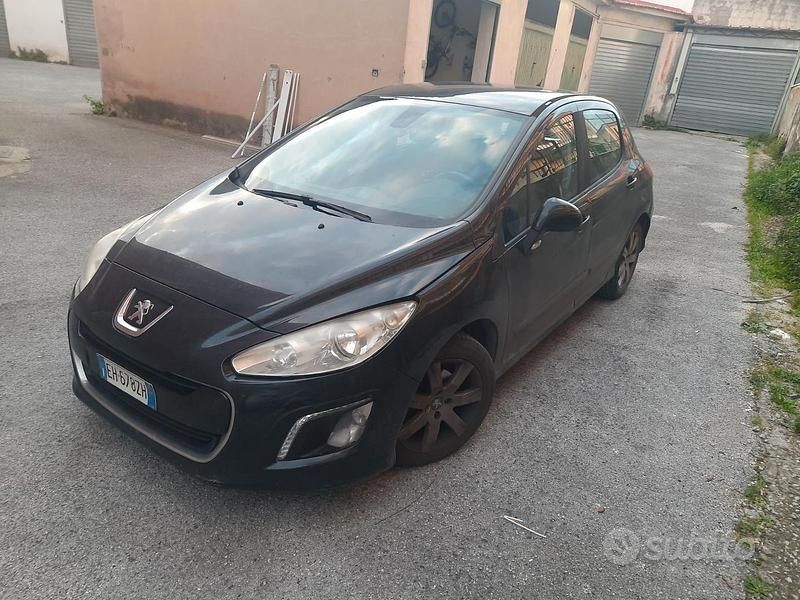 Usata Peugeot 308 Business-Line 93 CV (68 kW) 2011 Nero Berlina