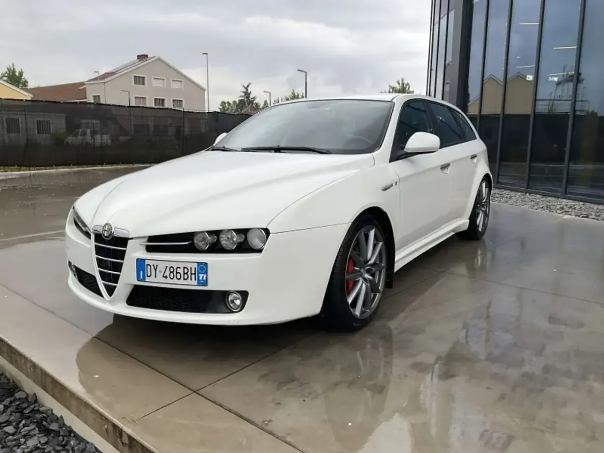 Usado Alfa Romeo 159 Distinctive 260 CV (191 kW) 2009 Blanco Familiar