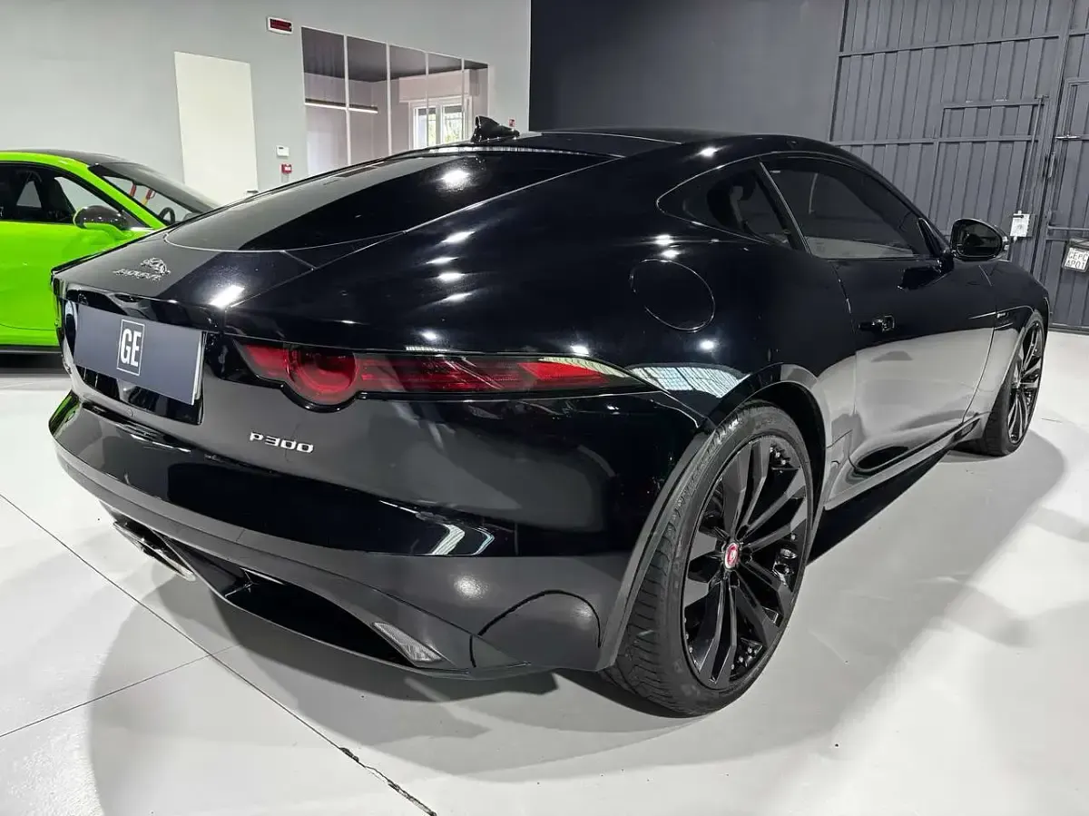 Usata Jaguar F-Type R-Dynamic 300 CV (220 kW) 2018 Nero Coupé