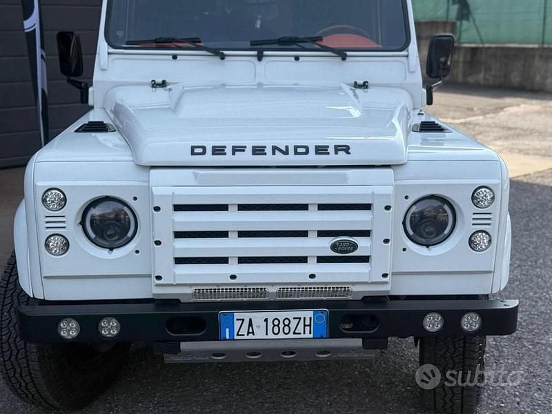 Usado Land Rover Defender 122 HP (89 kW) 2014 Branco SUV