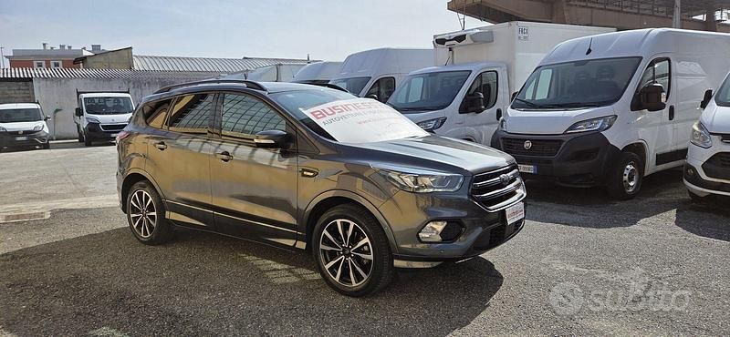 Usata Ford Kuga ST-Line 120 CV (88 kW) 2019 Grigio SUV