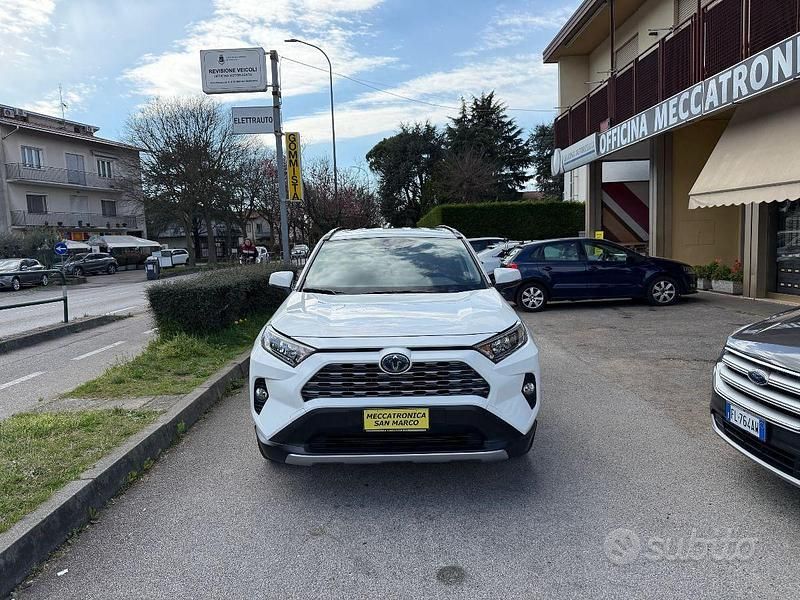 Usata Toyota RAV4 Hybrid 178 CV (130 kW) 2021 Bianco SUV