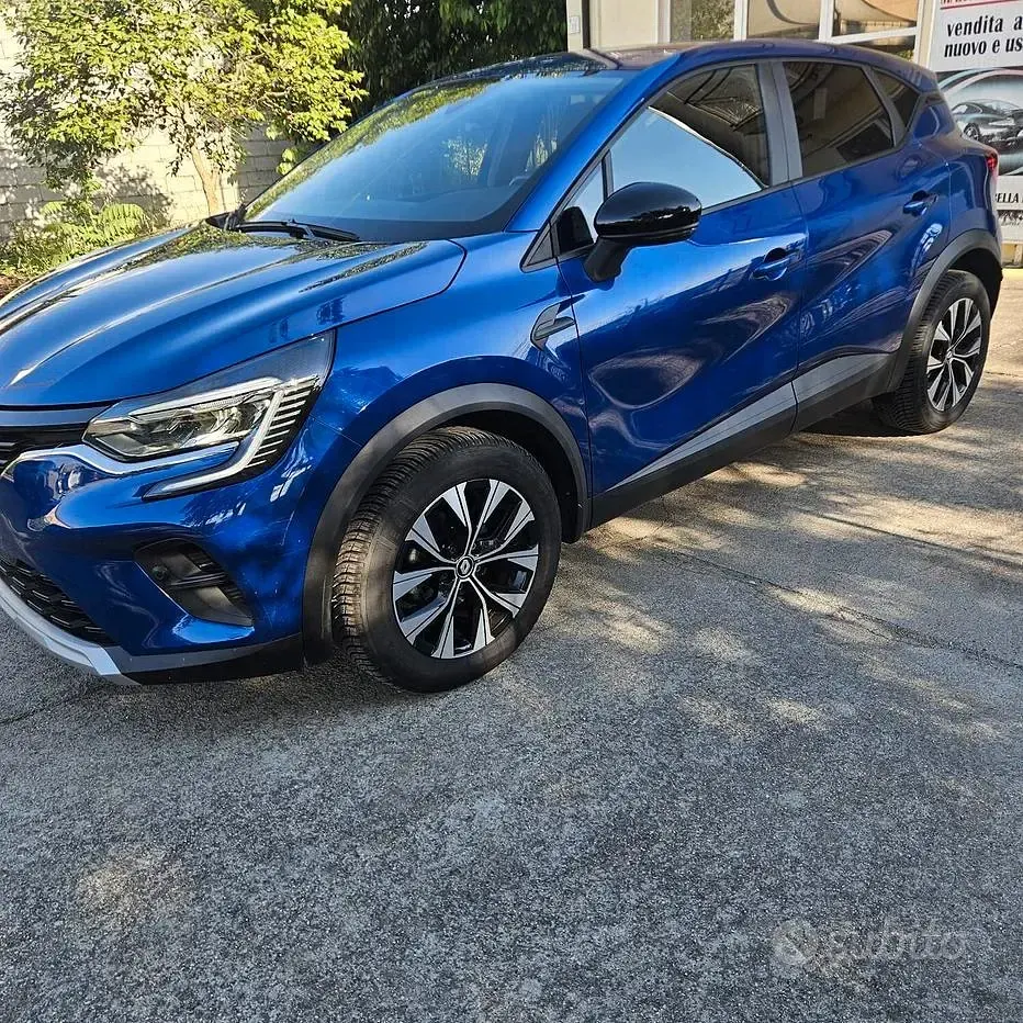 Usata Renault Captur Techno 101 CV (74 kW) 2024 Blu SUV
