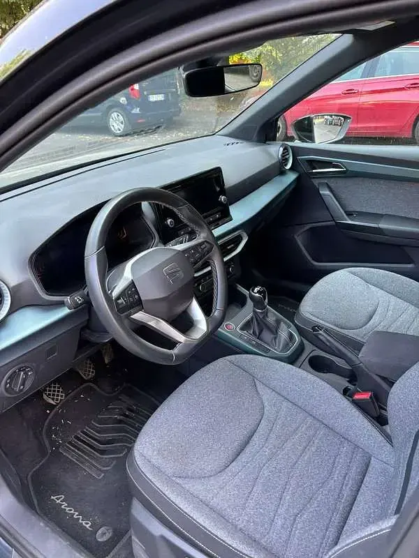Usata Seat Arona Xperience 95 CV (69 kW) 2023 Grigio SUV