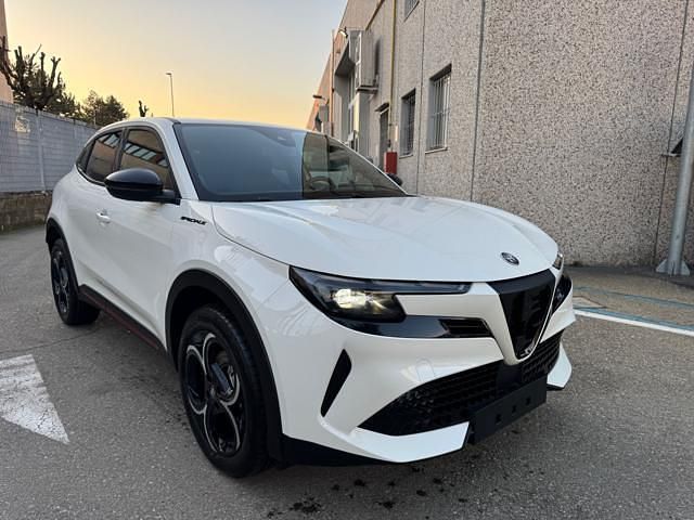 Nuova Alfa Romeo Junior Edizione Speciale 145 CV (106 kW) 2025 Bianco pastello SUV