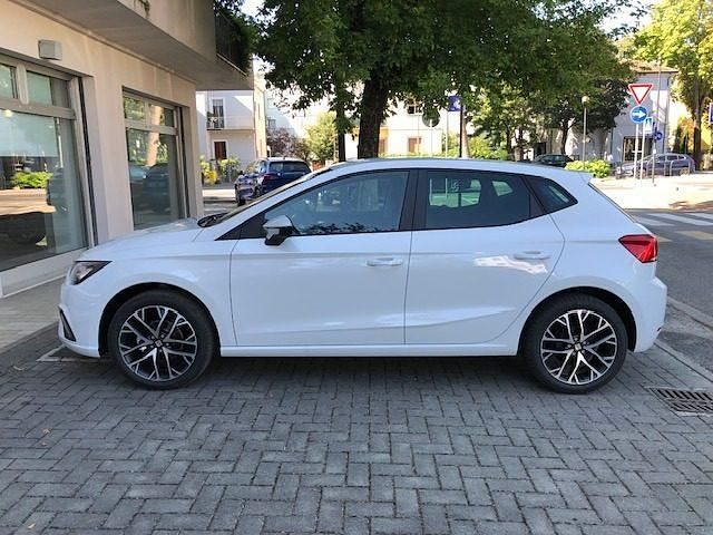 Usata Seat Ibiza Black Edition 95 CV (69 kW) 2024 Bianco Utilitaria