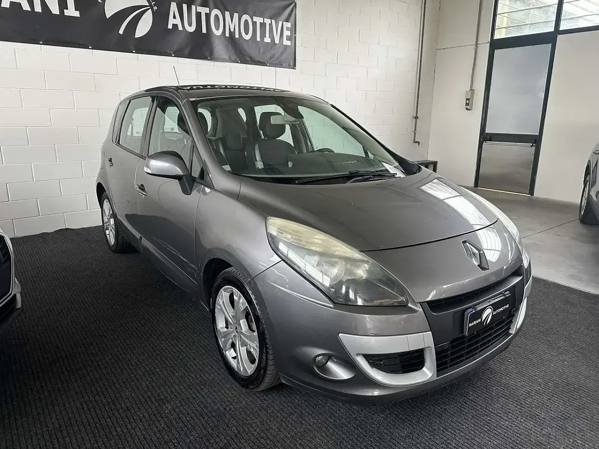 Käytetty Renault Scenic E-Tech Dynamique 110 HP (80 kW) 2011 Harmaa Tila-auto