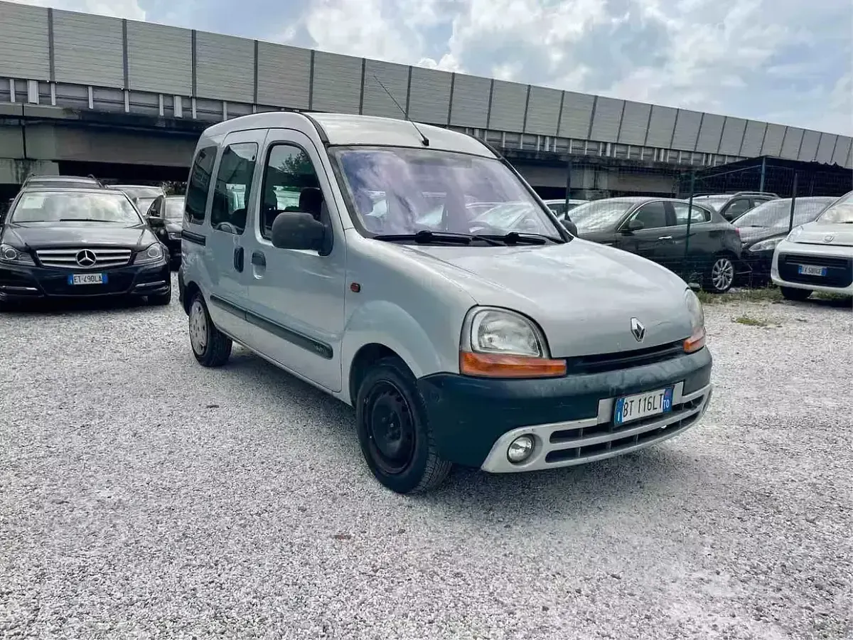 Usata Renault Kangoo 80 CV (58 kW) 2001 Grigio Monovolume