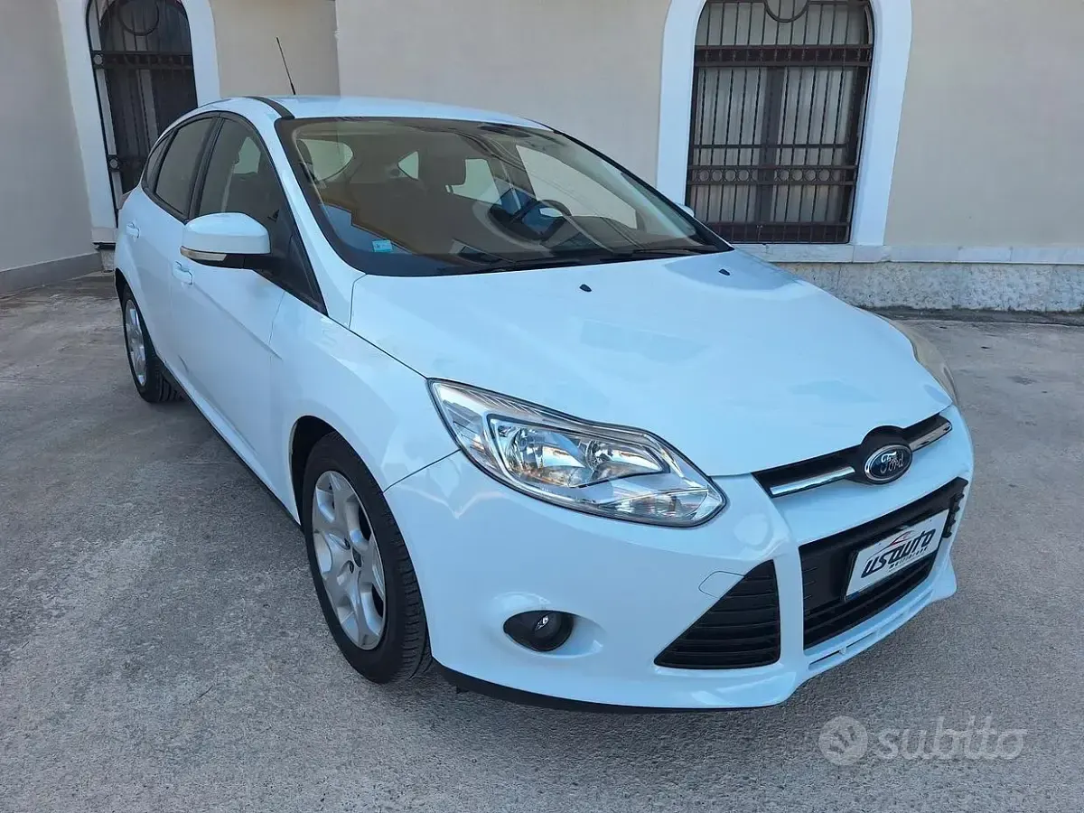 Usata Ford Focus 95 CV (69 kW) 2014 Bianco Berlina