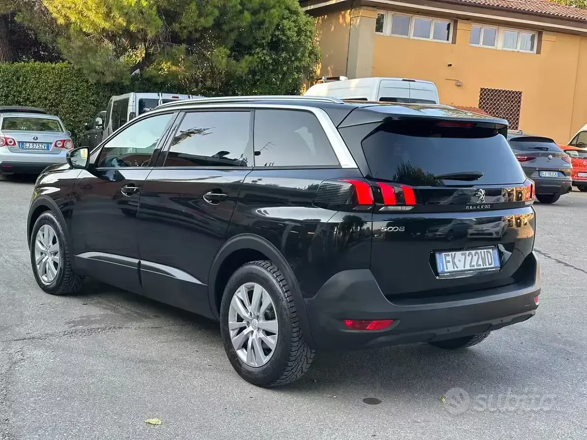 Usata Peugeot 5008 GT-line 120 CV (88 kW) 2017 Nero SUV