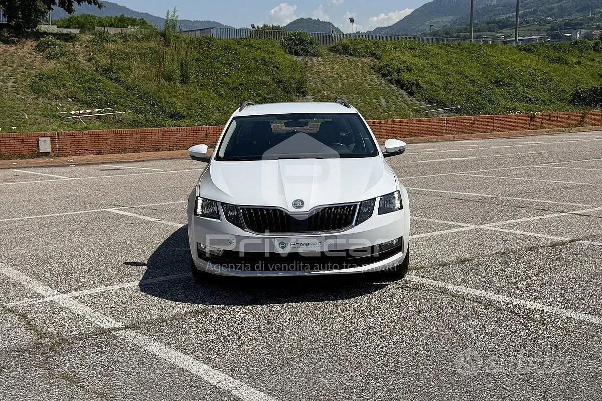 Usata Skoda Octavia Executive 116 CV (85 kW) 2018 Bianco Station wagon