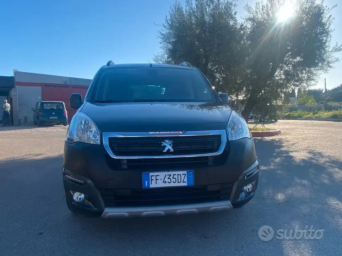 Usata Peugeot Partner Tepee Outdoor 99 CV (72 kW) 2016 Verde Monovolume