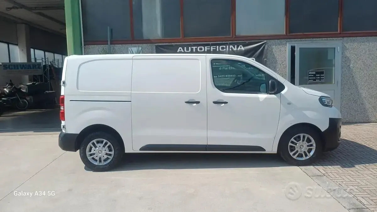 Usata Peugeot Expert 122 CV (89 kW) 2019 Bianco Furgone