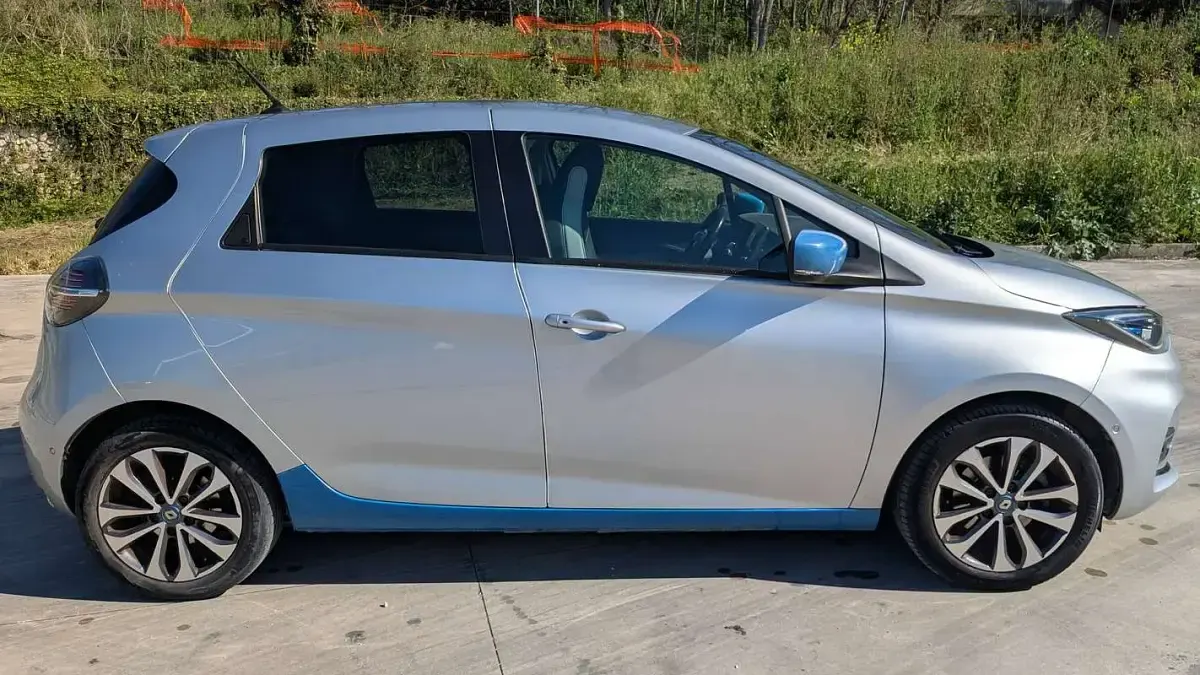 Usata Renault Zoe Intens 100 kW (136 CV) 2020 Grigio Utilitaria