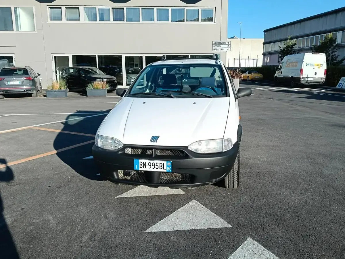 Usata Fiat Strada 69 CV (50 kW) 2000 Bianco Pick-up